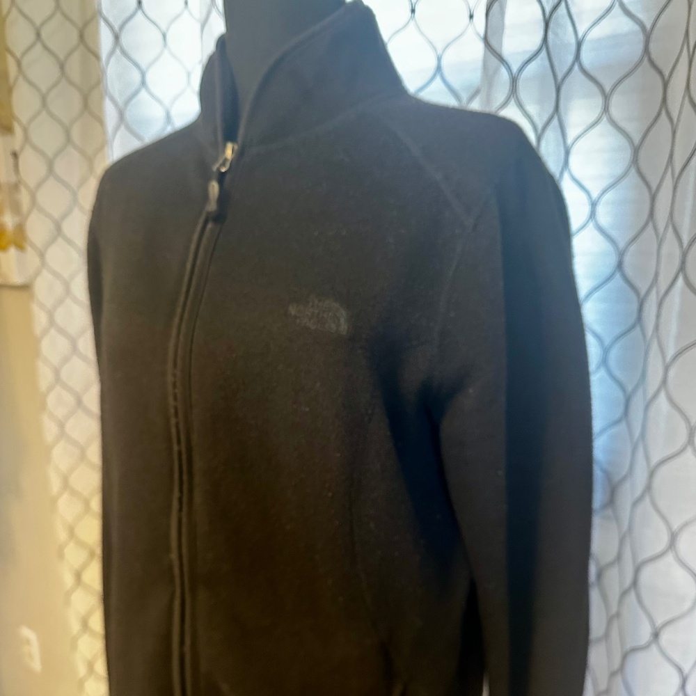 The North Face Women's XL Black Fleece Long Sleeve Jacket